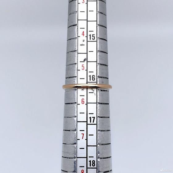 Золотое кольцо с камнями 585пр. размер: 16,1