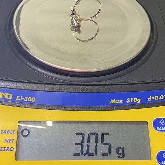 Золотое кольцо с камнями 583пр. размер: 21,2