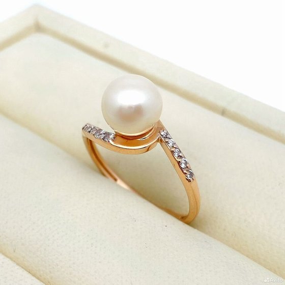 Золотое кольцо с камнями 585пр. размер: 16,4
