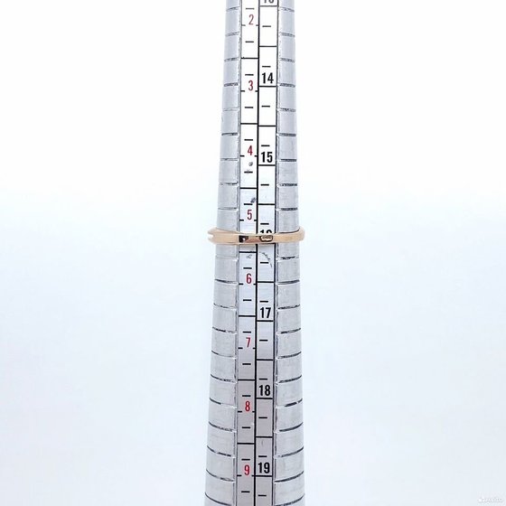Золотое кольцо с камнями 585пр. размер: 16
