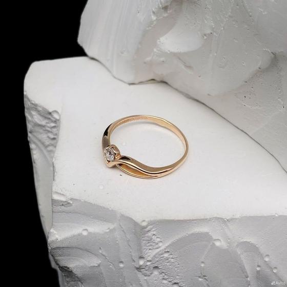 Золотое кольцо с камнем 585пр. размер: 15