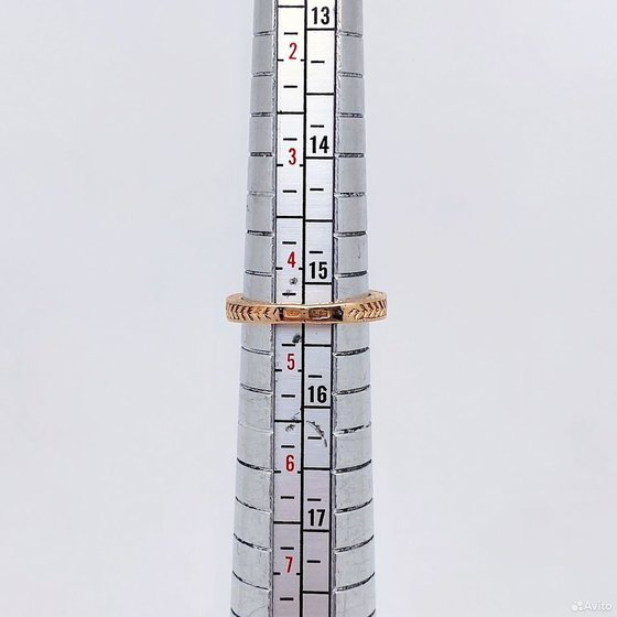 Золотое кольцо с камнями 585пр. размер: 15,3