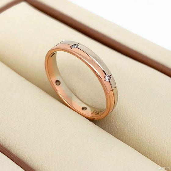 Золотое кольцо с камнями 585пр. размер: 15,3