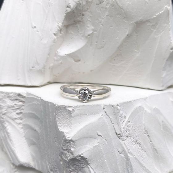 Золотое кольцо с бриллиантами 585пр. размер: 16