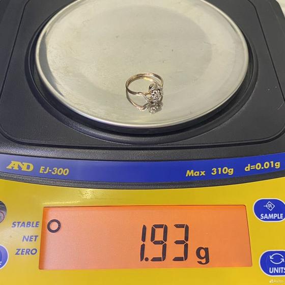 Золотое кольцо с бриллиантами 585пр. размер: 17