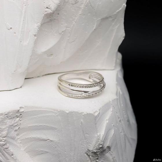 Золотое кольцо с бриллиантами 585пр. размер: 16,3