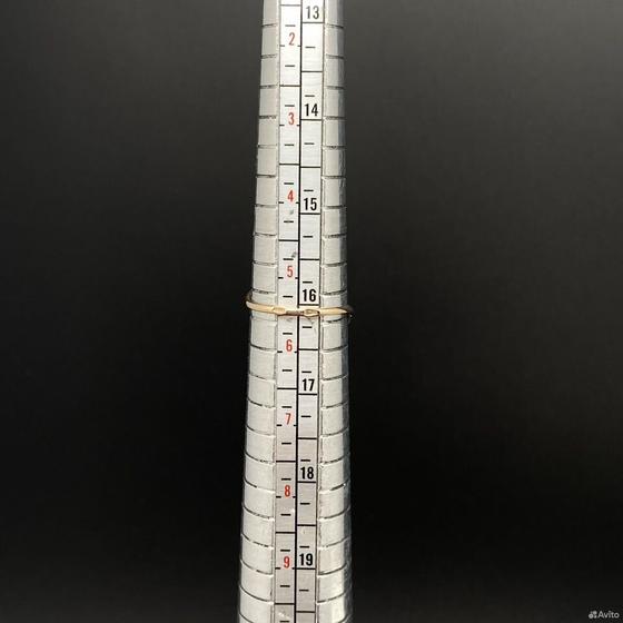Золотое кольцо с камнями 585пр. размер: 16,1