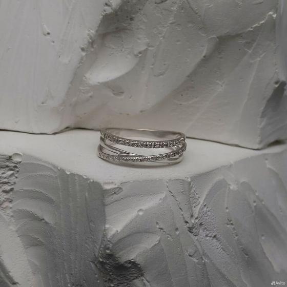 Золотое кольцо с бриллиантами 585пр. размер: 16,3