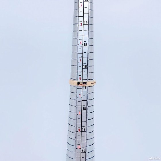 Золотое кольцо с камнями 585пр. размер: 16,7