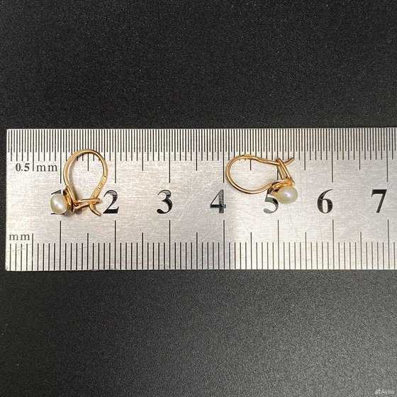Золотые серьги с камнями 585пр. вес: 0,85гр
