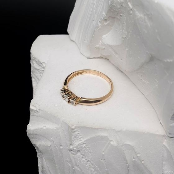 Золотое кольцо с бриллиантами 585пр. размер: 16,3