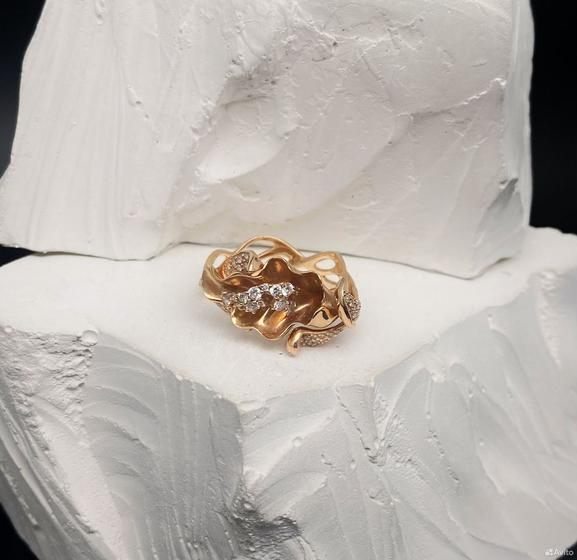 Золотое кольцо с бриллиантами 585пр. размер: 17,5