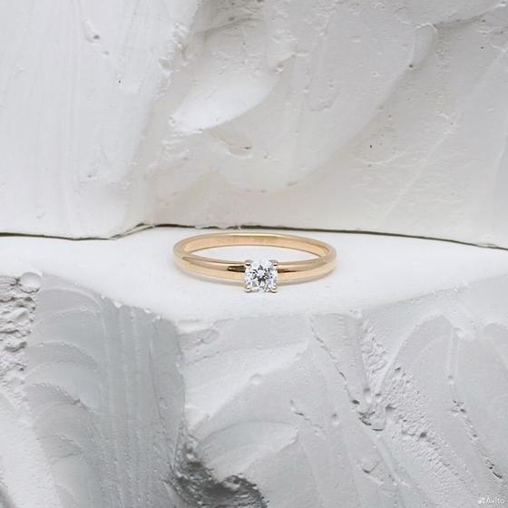 Золотое кольцо с бриллиантом 585пр. размер: 15,9