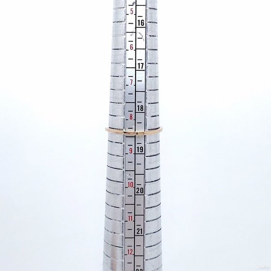 Кольцо золотое с камнями 585пр. размер: 18,5