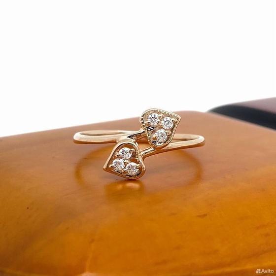 Золотое кольцо с камнями 585пр. размер: 16