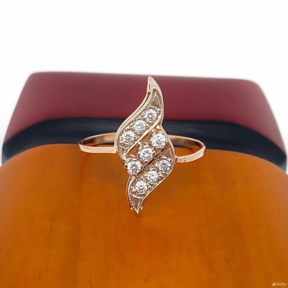 Золотое кольцо с камнями 583пр. размер: 21,2