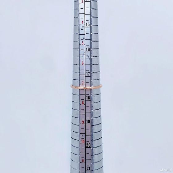 Золотое кольцо с камнями 585пр. размер: 17,5