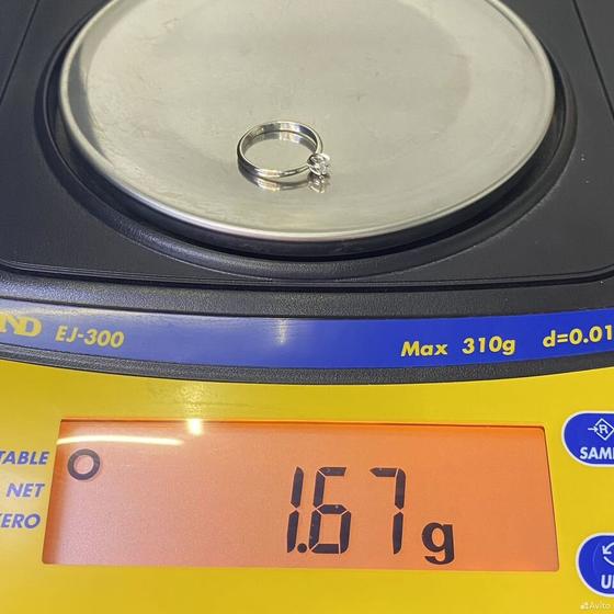 Золотое кольцо с бриллиантом 585пр. размер: 15,8