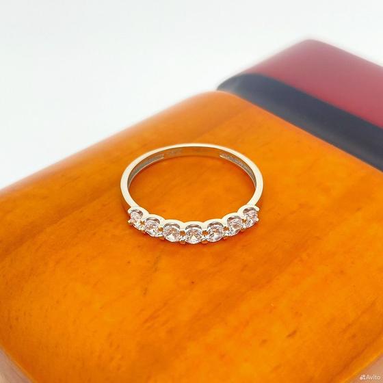 Золотое кольцо с камнями 585пр. размер: 17