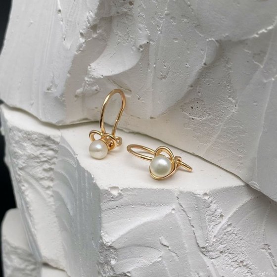 Золотые серьги с камнями 585пр. вес: 0,85гр