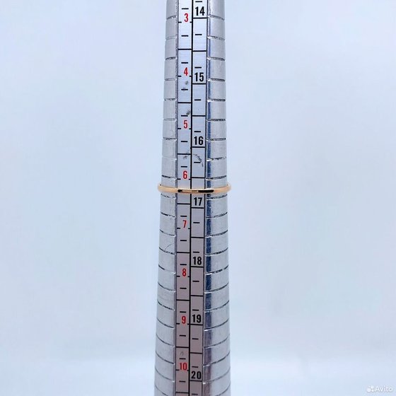 Золотое кольцо с камнями 585пр. размер: 16,8
