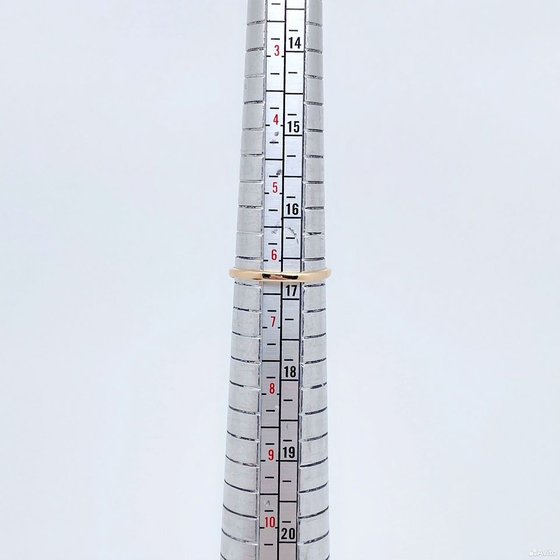 Золотое кольцо с камнями 585пр. размер: 16,8