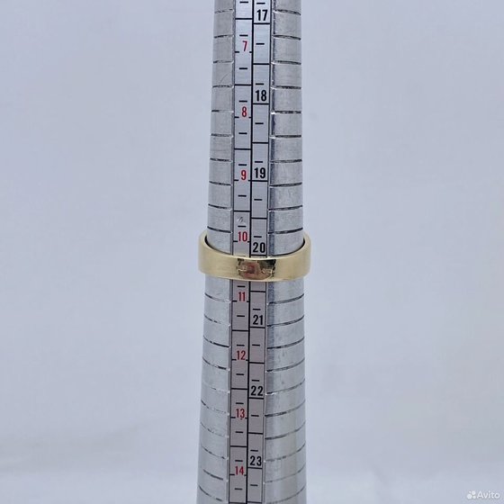 Золотое кольцо с камнями 585пр. размер: 20,3