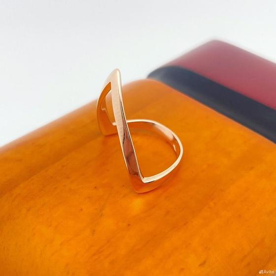 Золотое кольцо 585пр. вес: 1,62гр. размер: 15,9