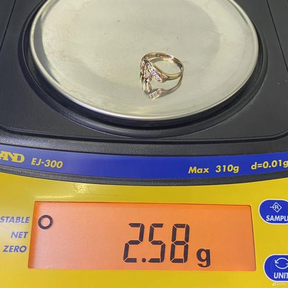 Золотое кольцо с бриллиантами 585пр. размер: 17,6