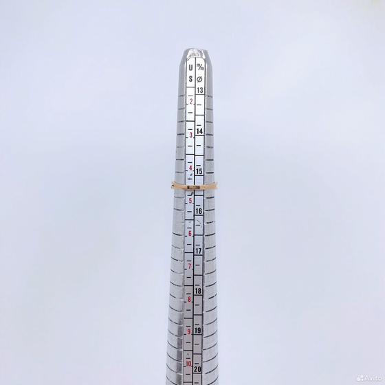 Золотое кольцо с камнями 585пр. размер: 15,3