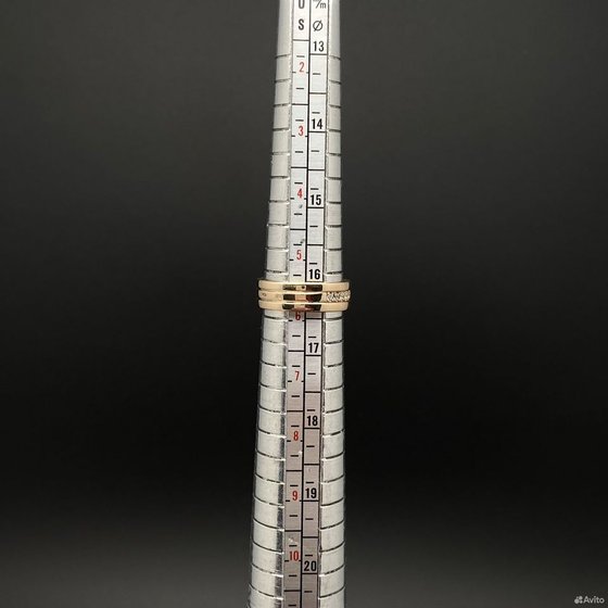 Золотое кольцо с камнями 585пр. размер: 16,3