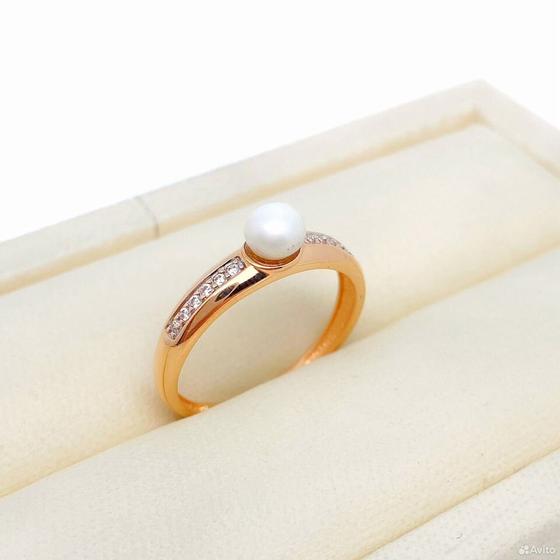 Золотое кольцо с камнями 585пр. размер: 16,6