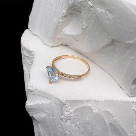 Золотое кольцо с камнями 585пр. размер: 16,5