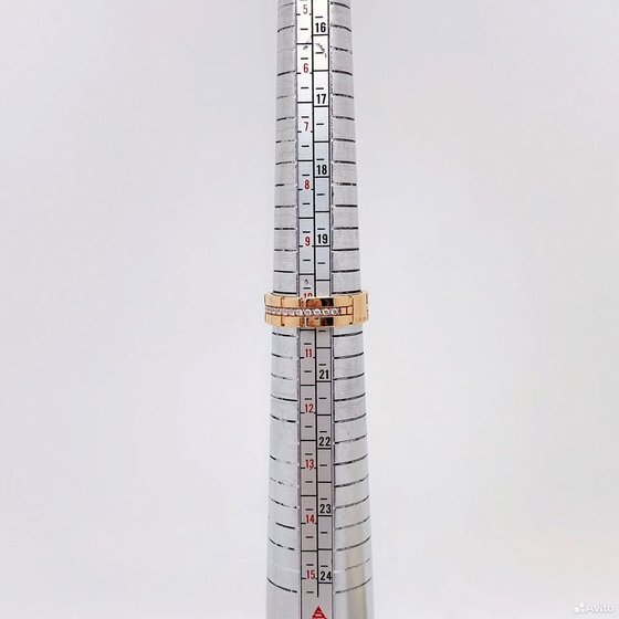 Золотое кольцо с камнями 585пр. размер: 20