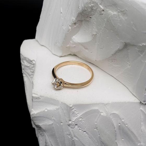 Золотое кольцо с бриллиантом 585пр. размер: 17