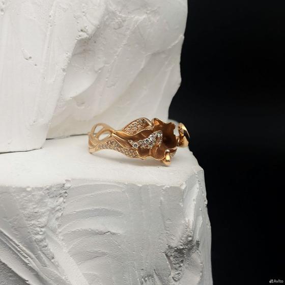 Золотое кольцо с бриллиантами 585пр. размер: 17,5