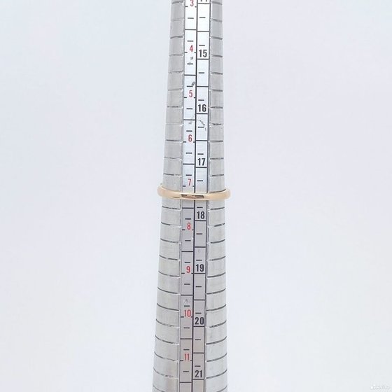 Золотое кольцо с камнями 585пр. размер: 17,5