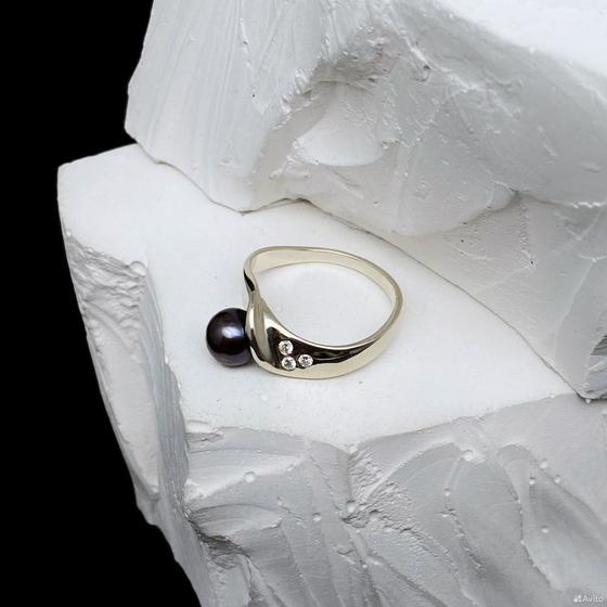 Золотое кольцо с бриллиантами 585пр. размер: 17