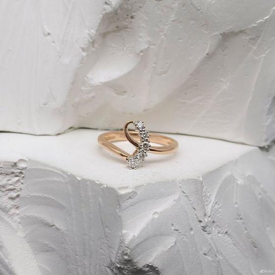 Золотое кольцо с бриллиантами 585пр. размер: 15