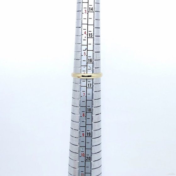Золотое кольцо 585пр. вес: 2,19гр. размер: 16,5