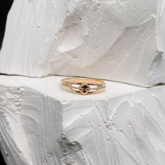 Золотое кольцо 585пр. вес: 2,10гр. размер: 17