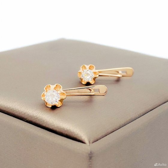 Золотые серьги с камнями 585пр. вес: 3,02гр
