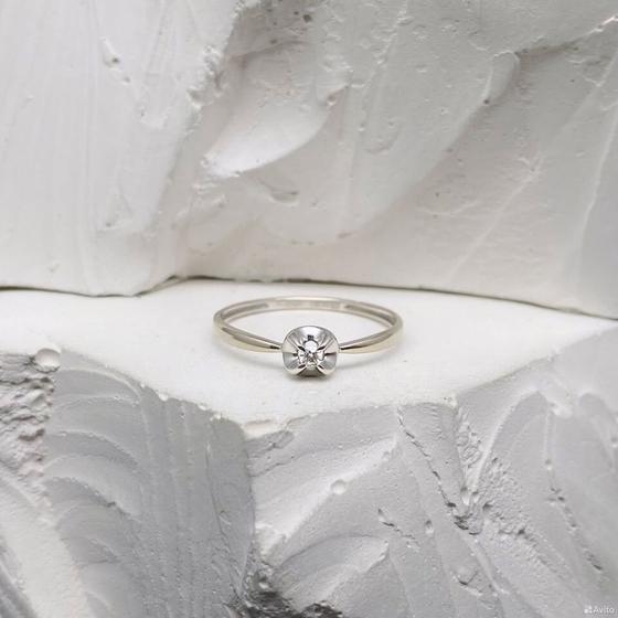 Золотое кольцо с бриллиантом 585пр. размер: 16