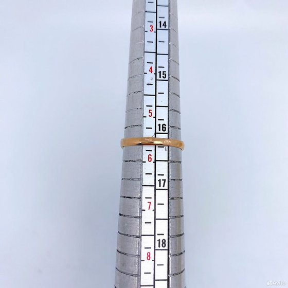 Золотое кольцо с камнями 585пр. размер: 16,2