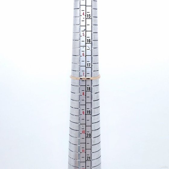Золотое кольцо с камнями 585пр. размер: 17,5
