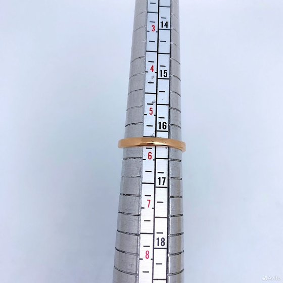 Золотое кольцо с камнями 585пр. размер: 16,2