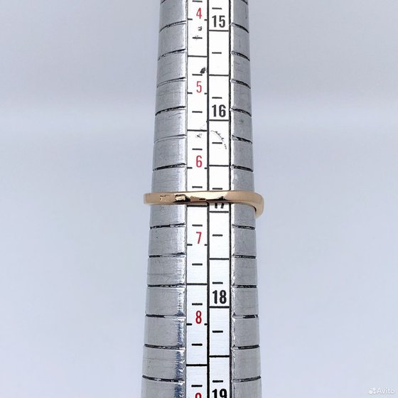 Золотое кольцо с камнями 585пр. размер: 16,8