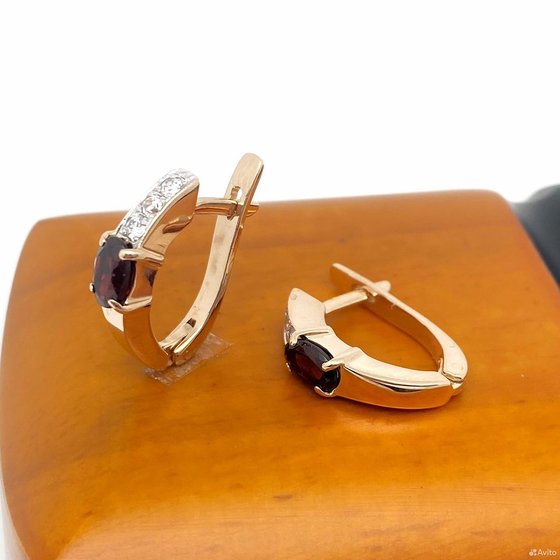 Золотые серьги с камнями 585пр. вес: 4,44гр