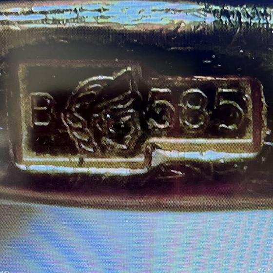 Золотое кольцо с камнями 585пр. размер: 16,5