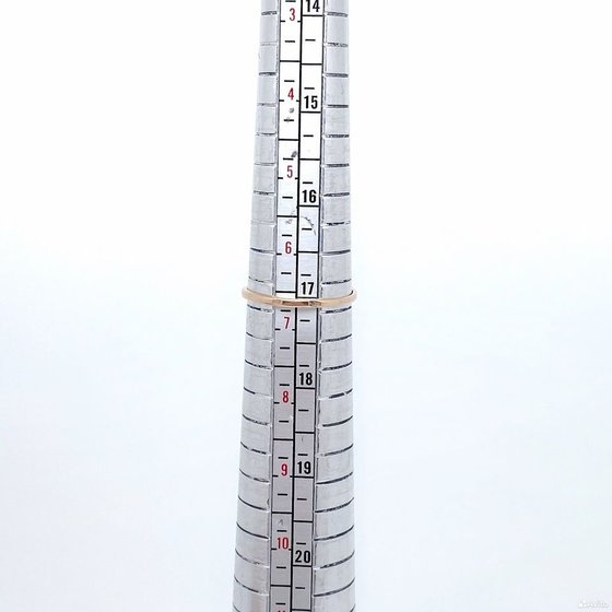 Золотое кольцо с камнем 585пр. размер: 17